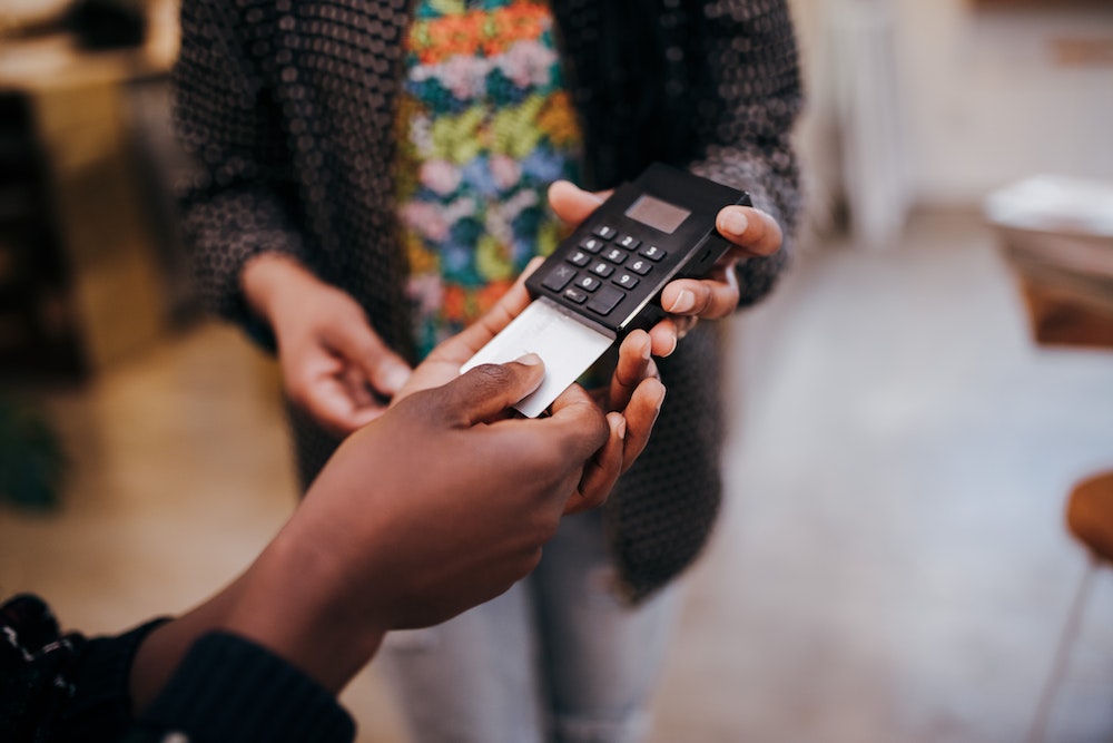 Obligations et enjeux de la facturation électronique pour les contrats de maintenance de réseaux électriques