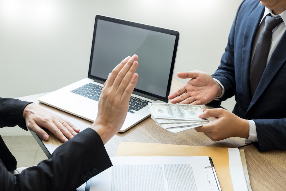 Victime d'escroquerie : comment réagir et se protéger efficacement ?