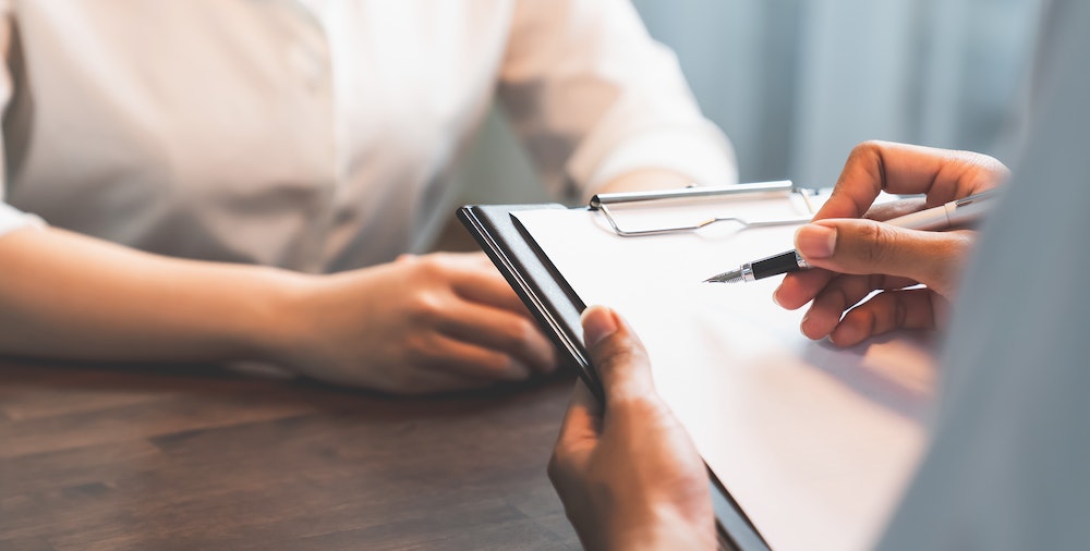 Les erreurs à éviter lors de la rédaction d'un contrat d'apporteur d'affaires