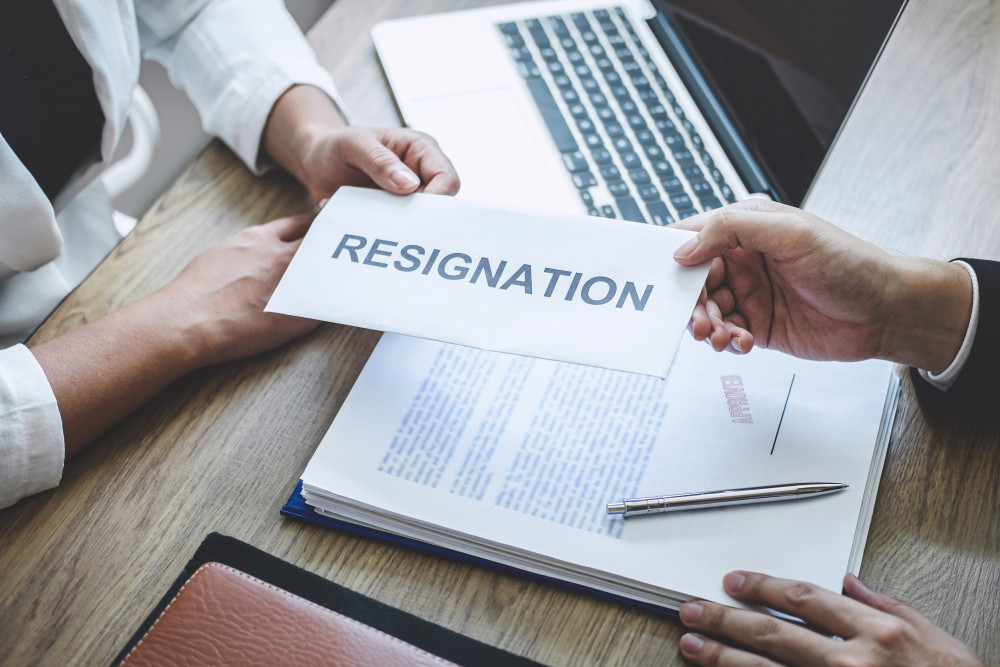 Caractéristiques et qualification du contrat de travail : un panorama complet pour mieux comprendre