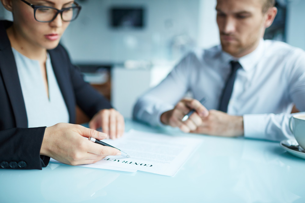 Le droit des contrats spéciaux: une analyse approfondie et éclairée