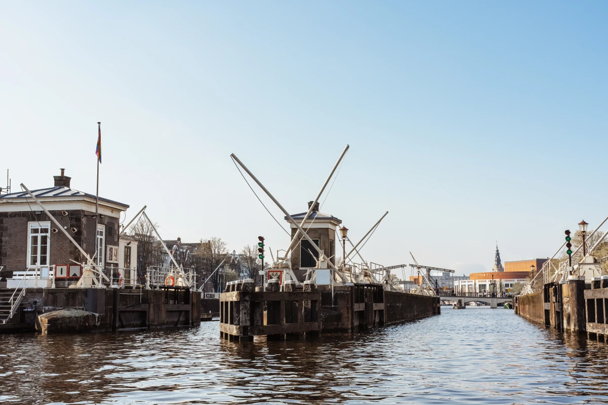 Les réglementations sur l'eau : un défi majeur pour les conciergeries Airbnb